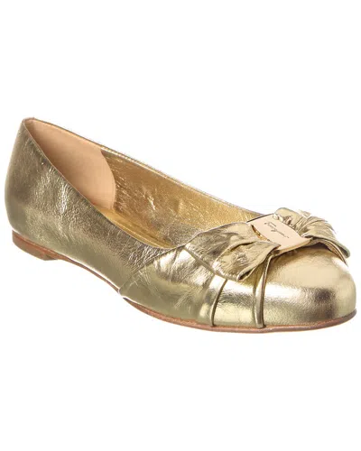 Ferragamo Vara Bow Leather Flat In Gold
