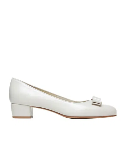 Ferragamo Vara Bow Low-heeled Shoes In Mascarpone