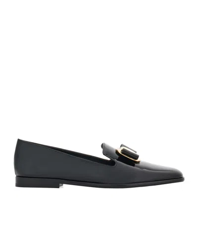 Ferragamo Vara Bow Patent Ballerina Shoes In Black