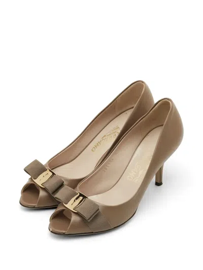 Pre-owned Ferragamo Vara Bow Peep-toe Pumps In Neutral