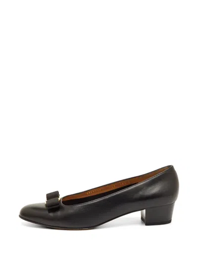 Pre-owned Ferragamo Vara Bow Pumps In Black