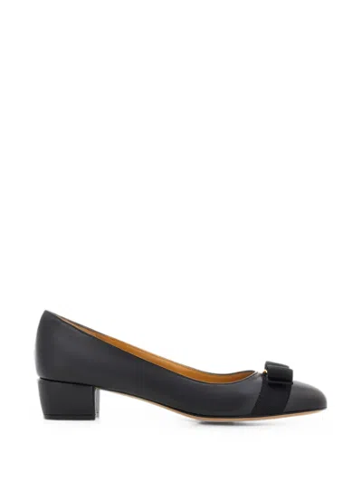 Ferragamo Vara Bow Leather Pump In Black