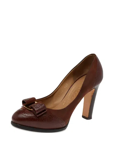Pre-owned Ferragamo Vara Bow Pumps In Brown