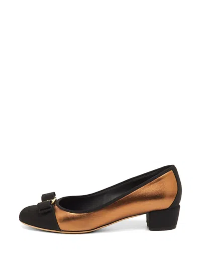 Pre-owned Ferragamo Vara Bow Pumps In Brown