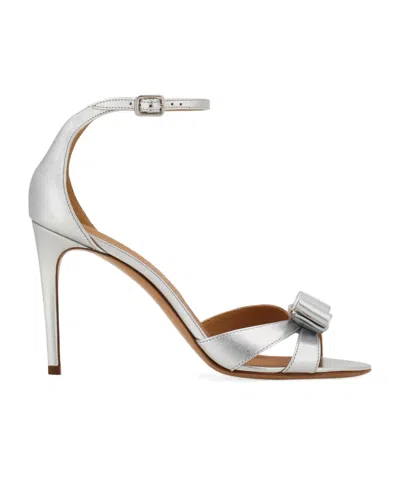 Ferragamo 95mm Roxy Metallic Leather Bow Sandals In Silver