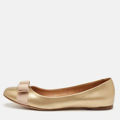 Pre-owned Ferragamo Vara Bow Size 38.5 Gold Leather Ballet Flats