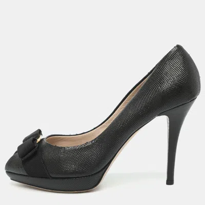 Pre-owned Ferragamo Vara Bow Size 39 Black Textured Patent Leather Peep Toe Pumps