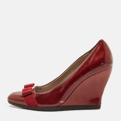 Pre-owned Ferragamo Vara Bow Size 39 Burgundy Patent Leather Wedge Pumps