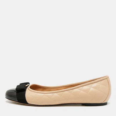 Pre-owned Ferragamo Vara Bow Size 40.5 Beige/black Patent Leather And Quilted Leather Ballet Flats In Sand