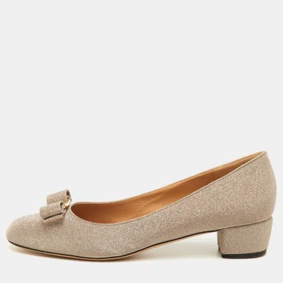 Pre-owned Ferragamo Vara Bow Size 41 Metallic Glitter Fabric Pumps In Silver