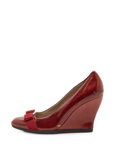Pre-owned Ferragamo Vara Bow Wedge Pumps In Red