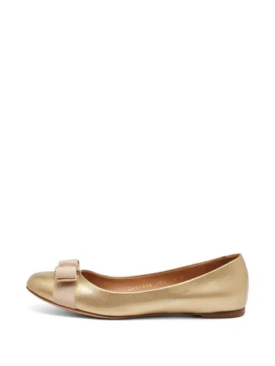 Pre-owned Ferragamo Vara Bow-detail Ballet Flats In Gold