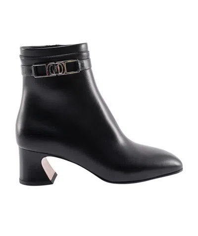 Ferragamo Vara Chain Leather Ankle Boots In Black