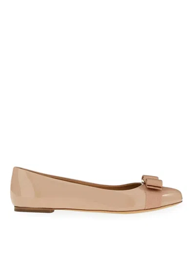 Ferragamo Vara Flats In Beige