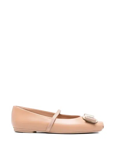 Ferragamo Vara Leather Ballet Flats In Neutral