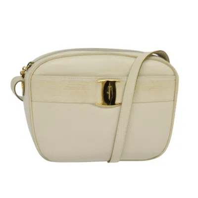 Pre-owned Ferragamo Vara Leather Shoulder Bag () In White
