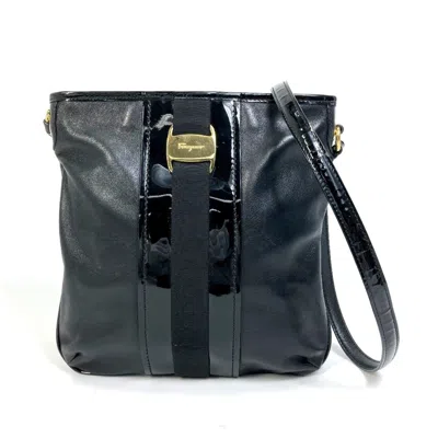Pre-owned Ferragamo Vara Leather Shoulder Bag () In Black