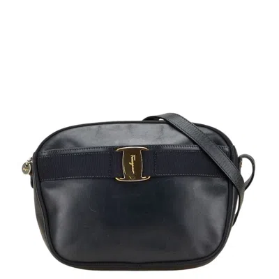 Pre-owned Ferragamo Vara Leather Shoulder Bag () In Black