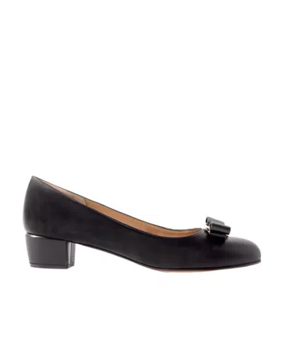 Ferragamo Vara Logo Low Heels In Black
