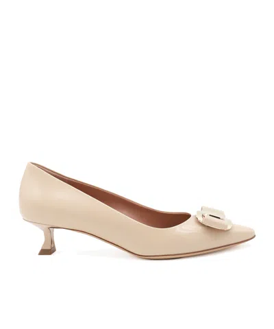 Ferragamo Vara Low-heeled Shoes In Nude