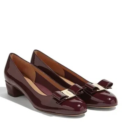 Ferragamo Vara Ornament Pumps In Burgundy