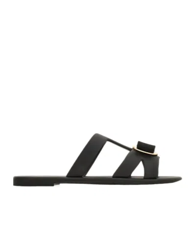 FERRAGAMO FERRAGAMO NEW VARA PLATE STRAPPY SLIDES