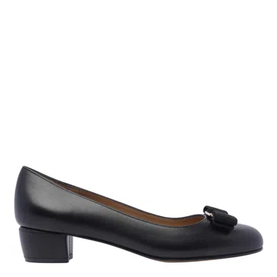 Ferragamo Vara Pumps In Black