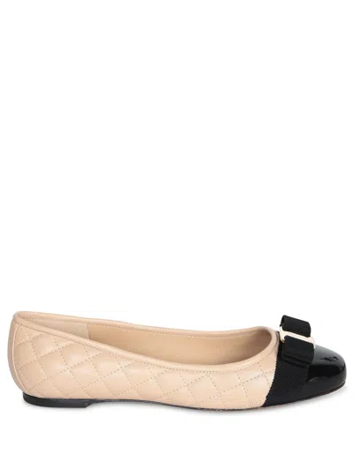 FERRAGAMO VARA QUILTED FLAT IN BEIGE AND BLACK