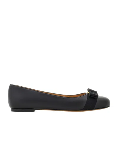FERRAGAMO FERRAGAMO LOGO-ENGRAVED FLAT SHOES
