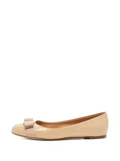 Pre-owned Ferragamo Varina Bow Ballet Flats In Neutral