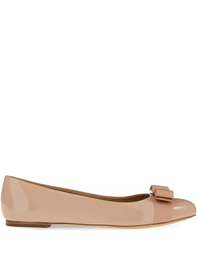 Ferragamo Varina Patent Bow-detail Ballet Flats In Neutral