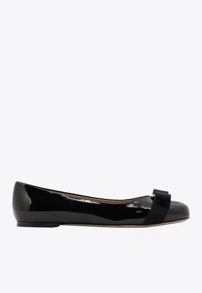 Ferragamo Varina Patent Leather Ballet Flats In Black