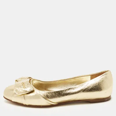 Pre-owned Ferragamo Varina Size 35 Gold Foil Leather Bow Ballet Flats
