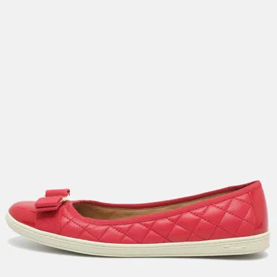 Pre-owned Ferragamo Varina Size 39.5 Red Quilted Patent And Leather Ballet Flats