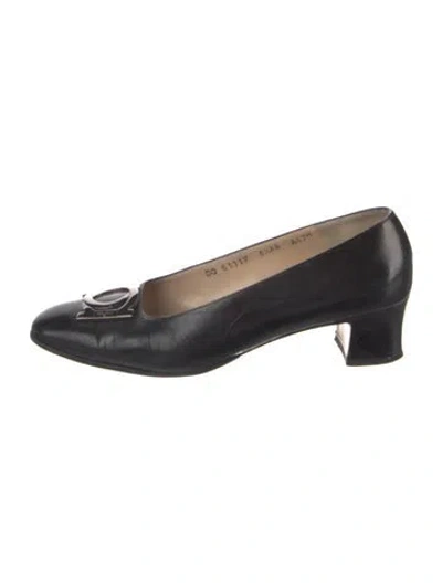 Pre-owned Ferragamo Vintage Gancini Logo Pumps In Black