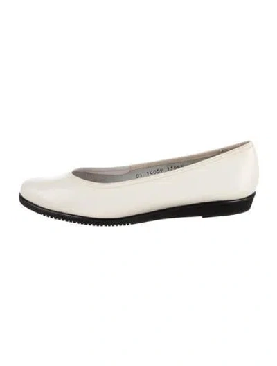 Pre-owned Ferragamo Vintage Leather Ballet Flats In White