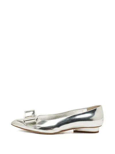 Pre-owned Ferragamo Viva Bow Leather Pumps In Silver