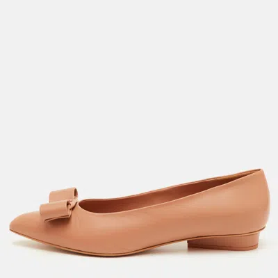Pre-owned Ferragamo Viva Bow Size 41 Blush Beige Leather Ballet Flats In Sand