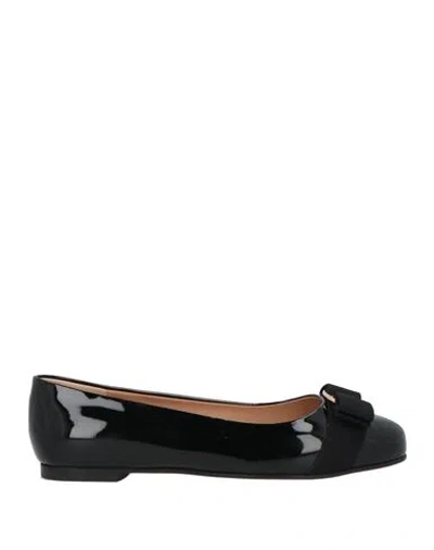 Ferragamo Varina Leather Flat In Black