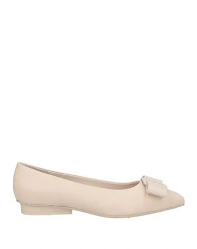 Ferragamo Woman Ballet Flats Ivory Size 4 Calfskin