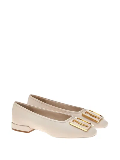 FERRAGAMO WOMEN'S CHUNKY BUCKLE SANDAL IN BEIGE