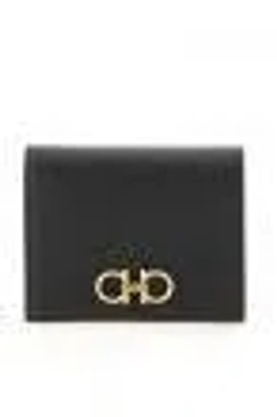 FERRAGAMO WOMEN'S COMPACT GANCINI WALLET