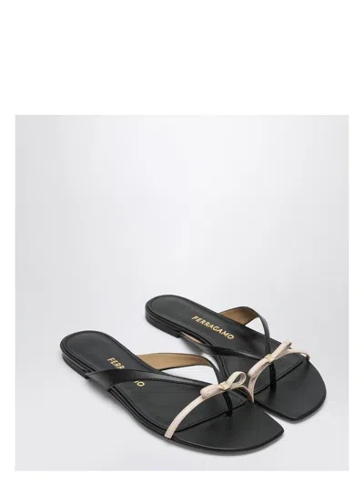FERRAGAMO WOMEN'S MINI BOW BLACK/NUDE FLIP-FLOPS SANDAL | SIZE 8 | 07829011BLE