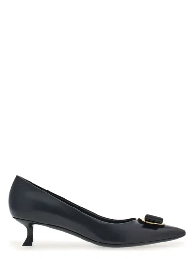 FERRAGAMO WOMEN'S NEW VARA PLATE LOW HEEL PUMP