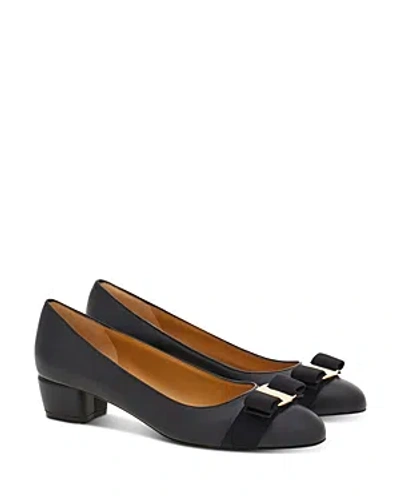 FERRAGAMO WOMEN'S VARA SOFT BOW DETAIL BLUE BLOCK HEEL PUMPS