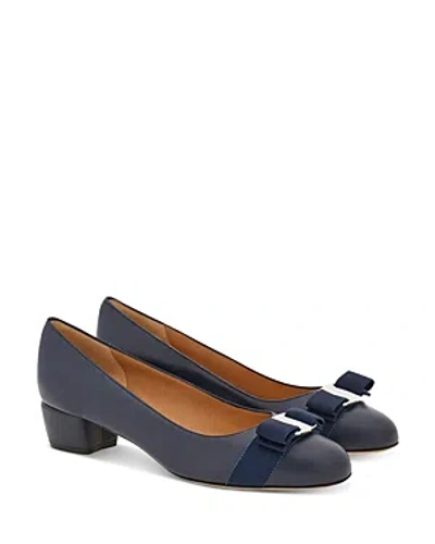 FERRAGAMO WOMEN'S VARA SOFT BOW DETAIL BLUE BLOCK HEEL PUMPS