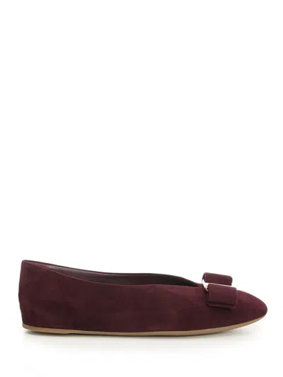 Ferragamo Bow Detail Suede Ballerinas In Burgundy