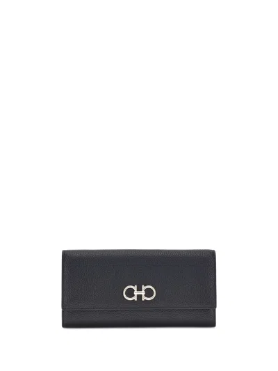 Ferragamo Women Wallet With Chain Shoulder Strap In Black