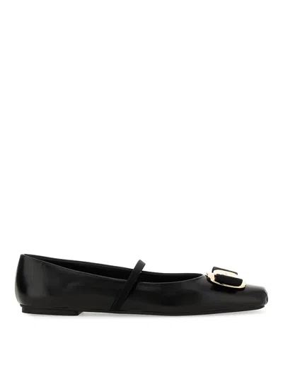 Ferragamo New Vara Plate Ballet Flat Shoes In Black