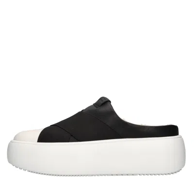 Fessura Sandals In Black